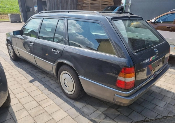 Mercedes-Benz Klasa E cena 15700 przebieg: 309000, rok produkcji 1994 z Biała małe 191